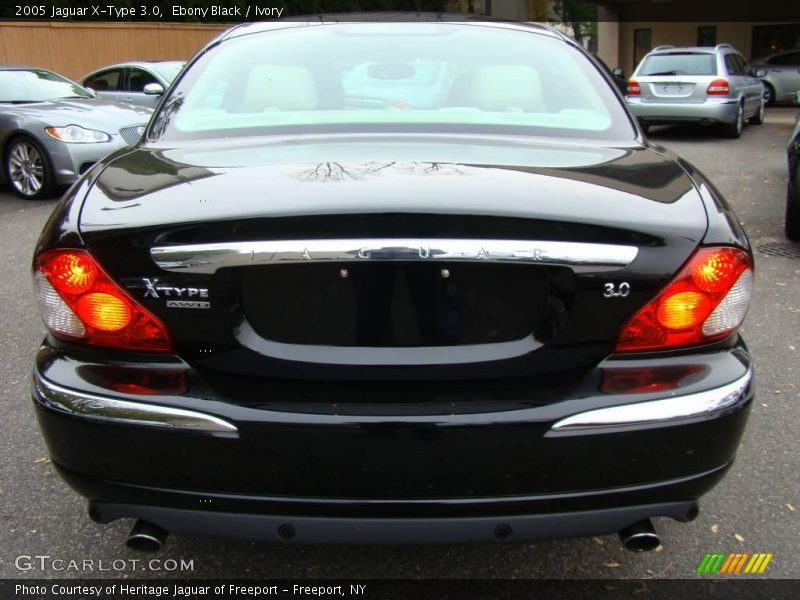 Ebony Black / Ivory 2005 Jaguar X-Type 3.0