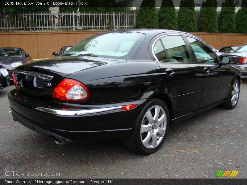 Ebony Black / Ivory 2005 Jaguar X-Type 3.0