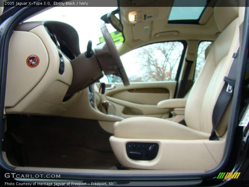 Ebony Black / Ivory 2005 Jaguar X-Type 3.0