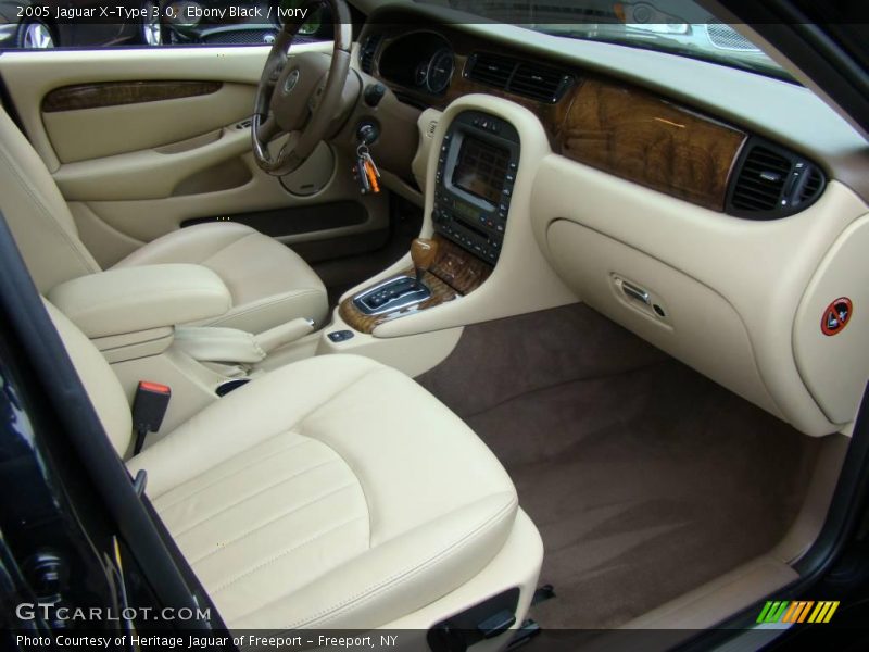 Ebony Black / Ivory 2005 Jaguar X-Type 3.0
