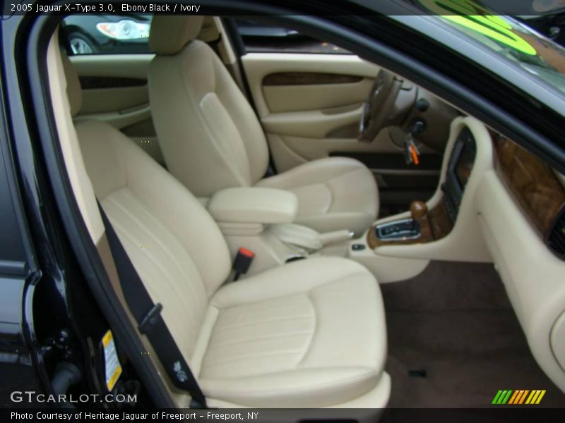 Ebony Black / Ivory 2005 Jaguar X-Type 3.0