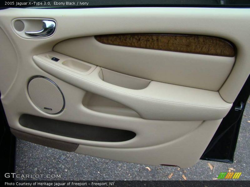 Ebony Black / Ivory 2005 Jaguar X-Type 3.0