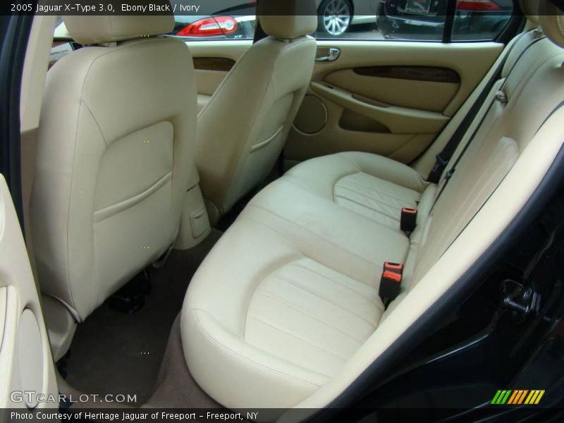 Ebony Black / Ivory 2005 Jaguar X-Type 3.0