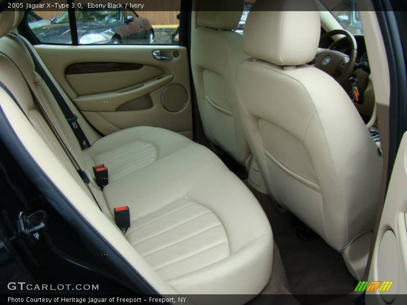 Ebony Black / Ivory 2005 Jaguar X-Type 3.0