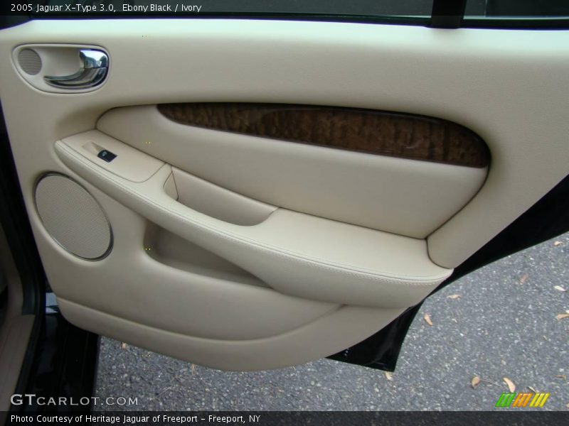 Ebony Black / Ivory 2005 Jaguar X-Type 3.0