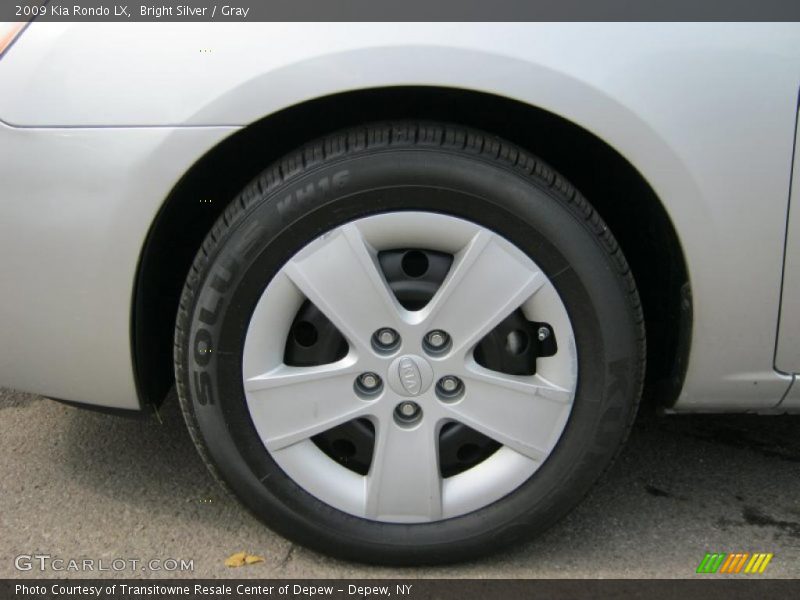 Bright Silver / Gray 2009 Kia Rondo LX