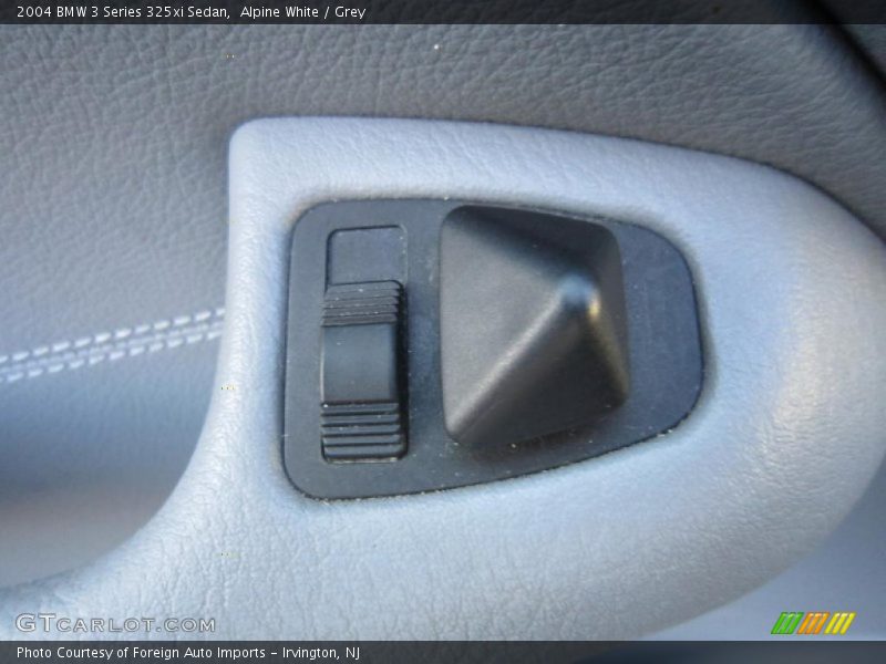 Alpine White / Grey 2004 BMW 3 Series 325xi Sedan