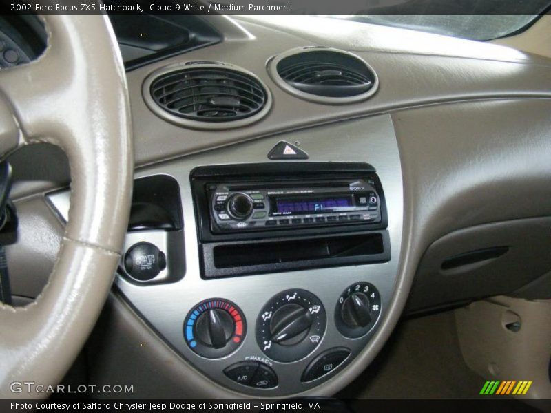 Cloud 9 White / Medium Parchment 2002 Ford Focus ZX5 Hatchback