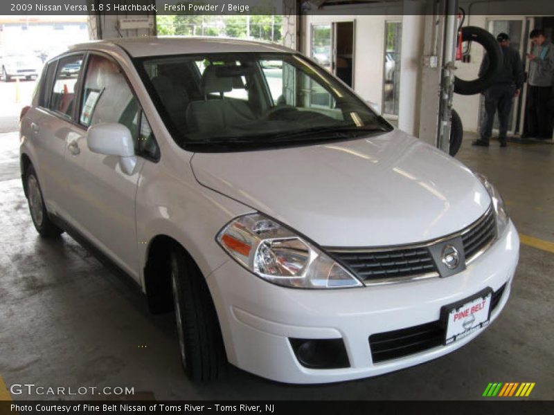 Fresh Powder / Beige 2009 Nissan Versa 1.8 S Hatchback