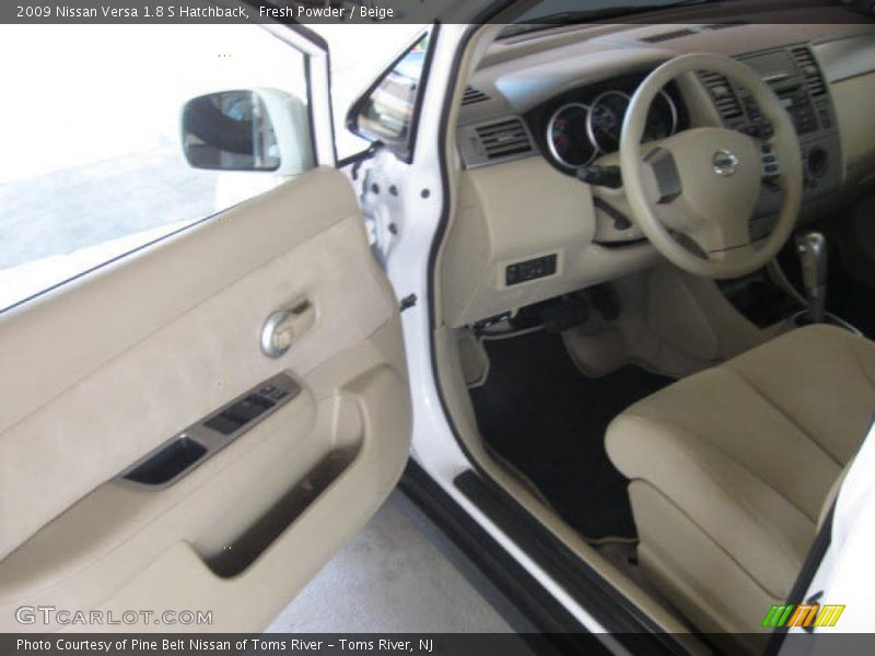 Fresh Powder / Beige 2009 Nissan Versa 1.8 S Hatchback