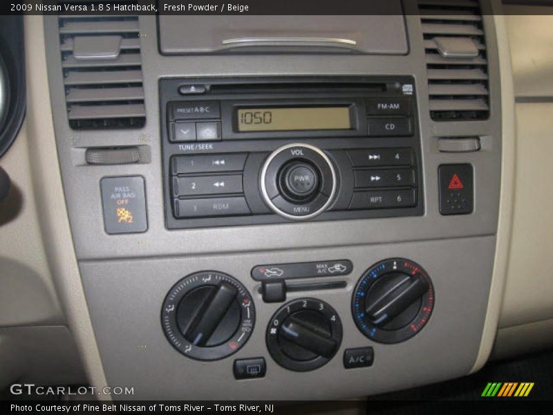 Fresh Powder / Beige 2009 Nissan Versa 1.8 S Hatchback