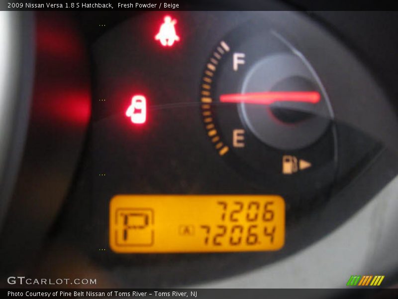 Fresh Powder / Beige 2009 Nissan Versa 1.8 S Hatchback