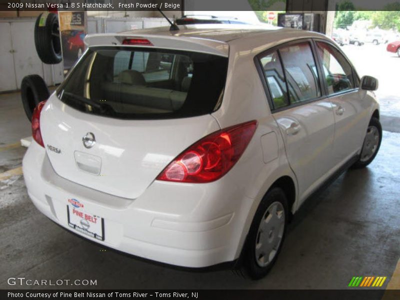 Fresh Powder / Beige 2009 Nissan Versa 1.8 S Hatchback
