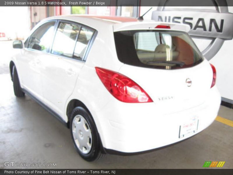 Fresh Powder / Beige 2009 Nissan Versa 1.8 S Hatchback