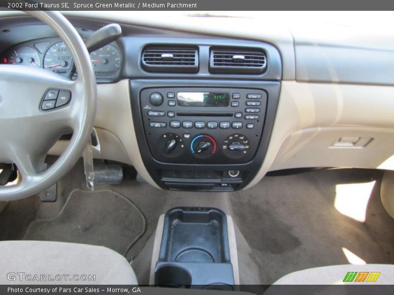 Spruce Green Metallic / Medium Parchment 2002 Ford Taurus SE