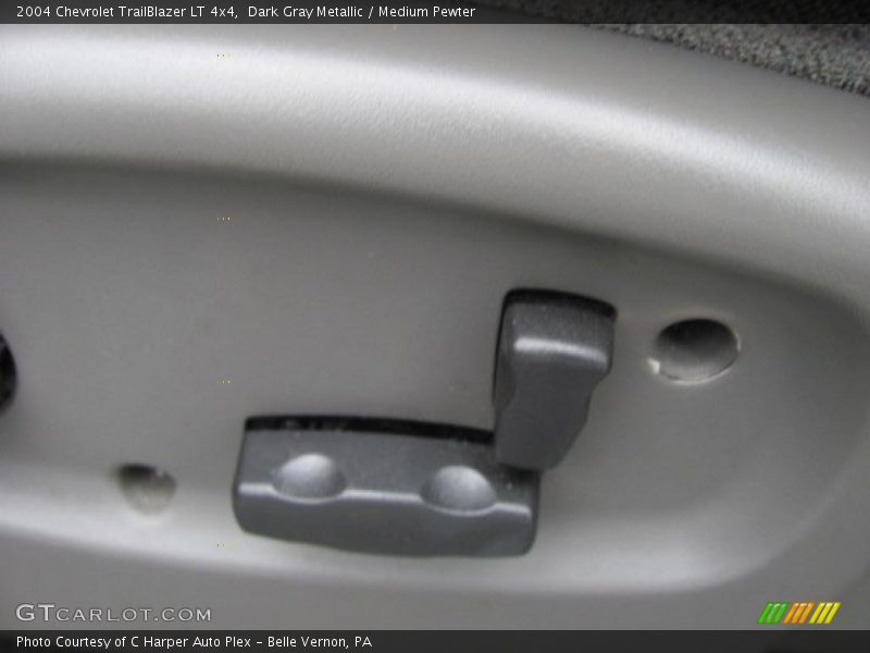 Dark Gray Metallic / Medium Pewter 2004 Chevrolet TrailBlazer LT 4x4
