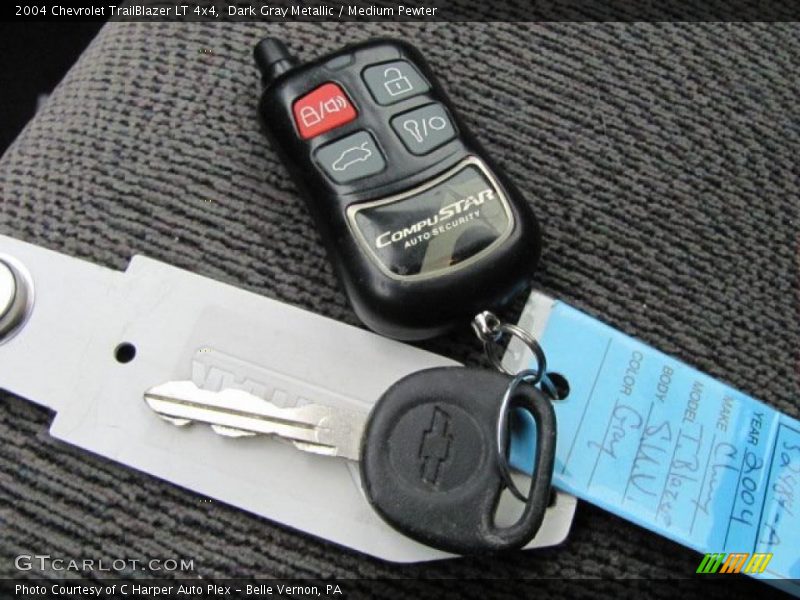 Dark Gray Metallic / Medium Pewter 2004 Chevrolet TrailBlazer LT 4x4