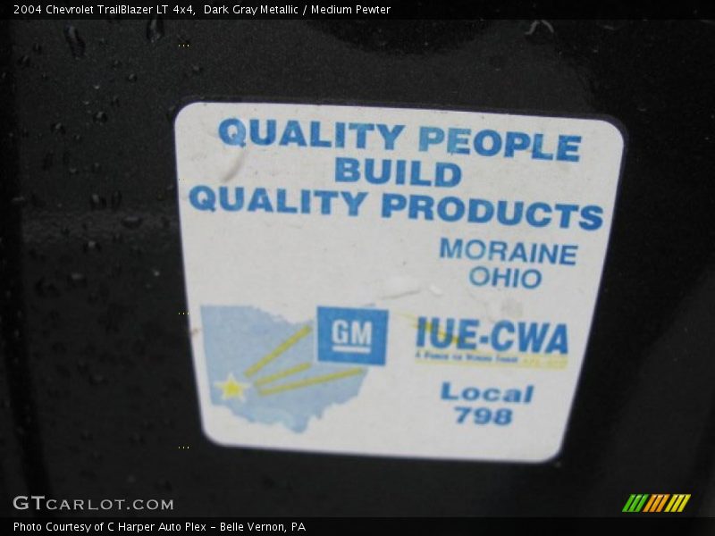 Dark Gray Metallic / Medium Pewter 2004 Chevrolet TrailBlazer LT 4x4
