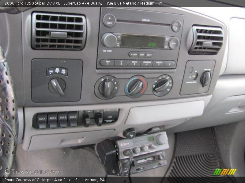 Controls of 2006 F350 Super Duty XLT SuperCab 4x4 Dually