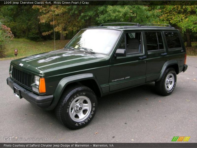 Front 3/4 View of 1996 Cherokee Classic 4x4