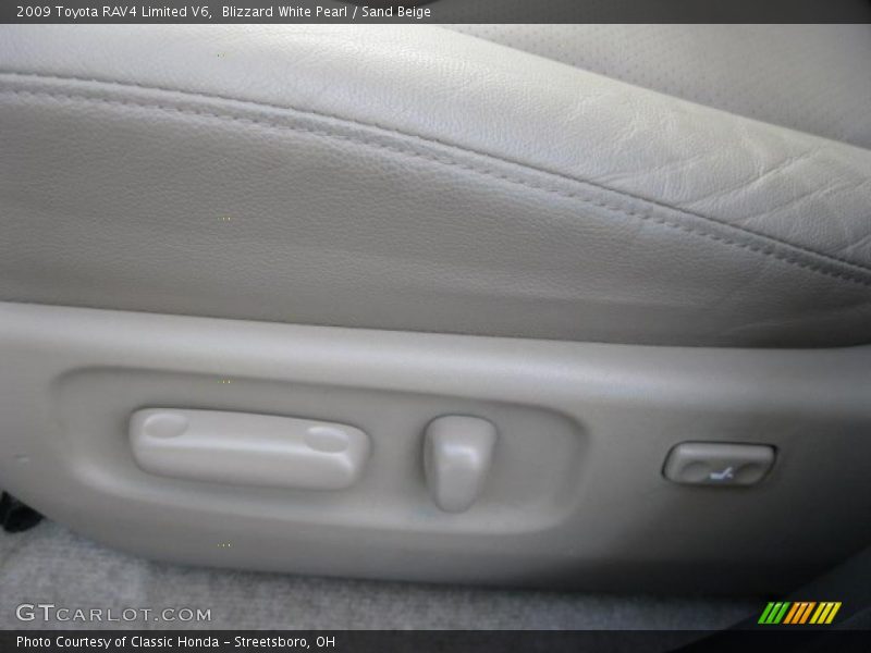 Controls of 2009 RAV4 Limited V6