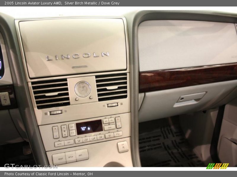 Controls of 2005 Aviator Luxury AWD
