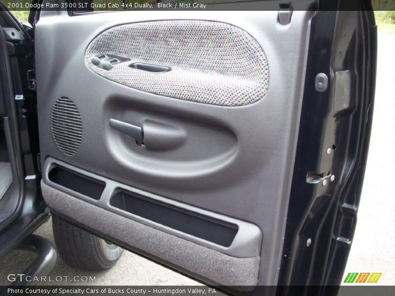 Door Panel of 2001 Ram 3500 SLT Quad Cab 4x4 Dually
