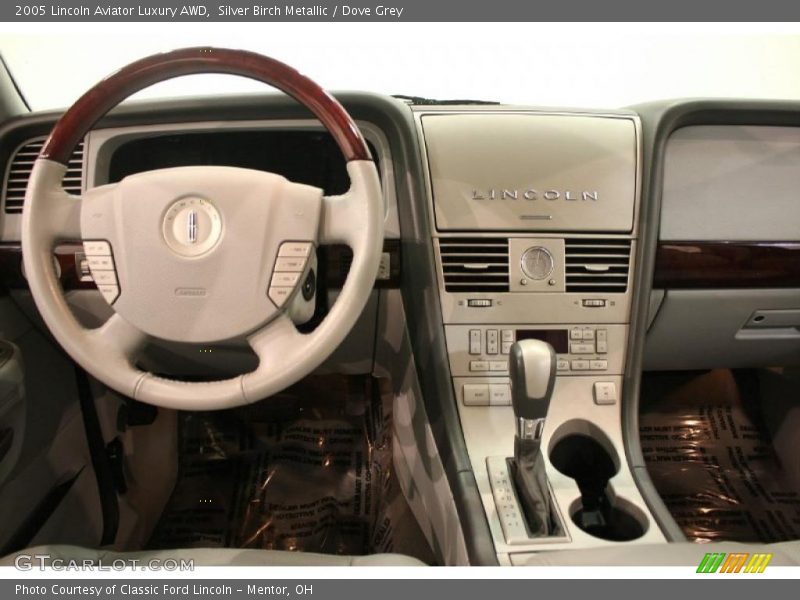 Dashboard of 2005 Aviator Luxury AWD