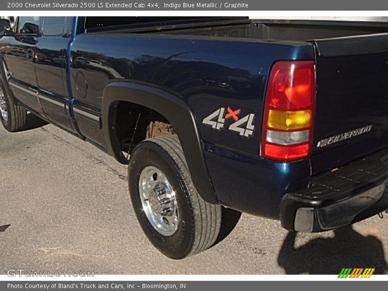 Indigo Blue Metallic / Graphite 2000 Chevrolet Silverado 2500 LS Extended Cab 4x4