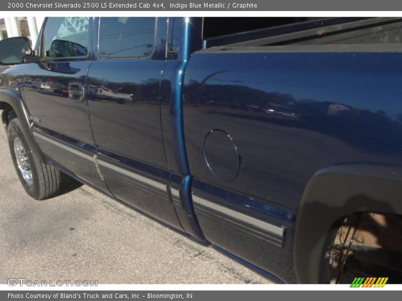 Indigo Blue Metallic / Graphite 2000 Chevrolet Silverado 2500 LS Extended Cab 4x4