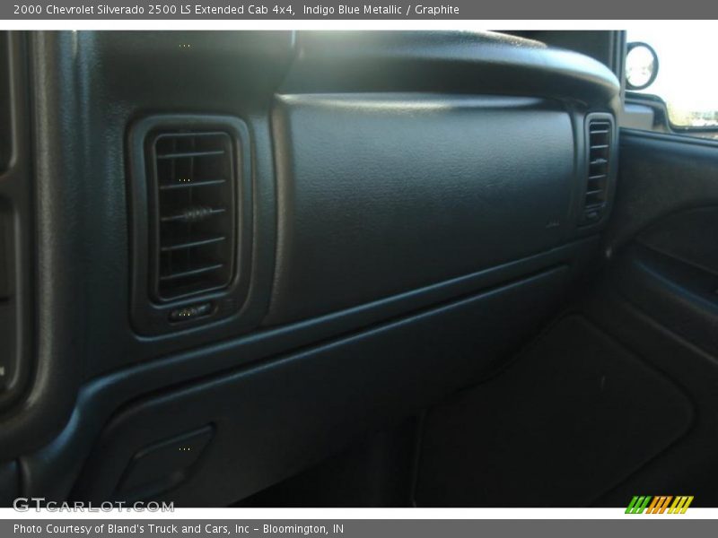 Indigo Blue Metallic / Graphite 2000 Chevrolet Silverado 2500 LS Extended Cab 4x4