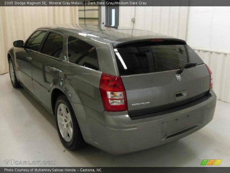 Mineral Gray Metallic / Dark Slate Gray/Medium Slate Gray 2005 Dodge Magnum SE