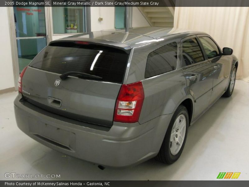 Mineral Gray Metallic / Dark Slate Gray/Medium Slate Gray 2005 Dodge Magnum SE