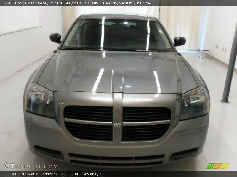 Mineral Gray Metallic / Dark Slate Gray/Medium Slate Gray 2005 Dodge Magnum SE