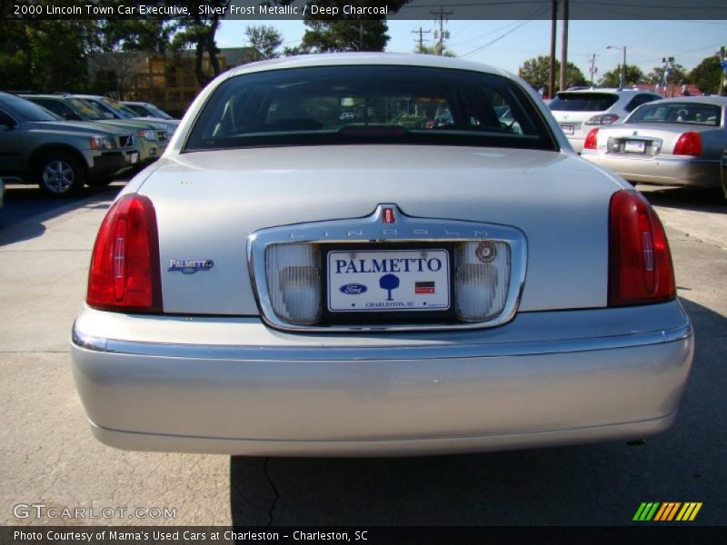 Silver Frost Metallic / Deep Charcoal 2000 Lincoln Town Car Executive