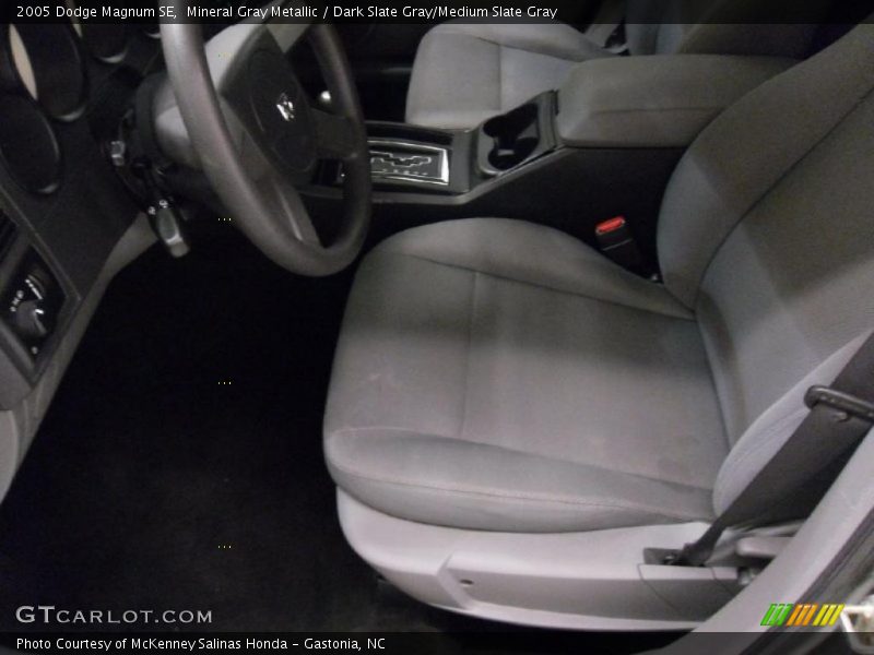 Mineral Gray Metallic / Dark Slate Gray/Medium Slate Gray 2005 Dodge Magnum SE