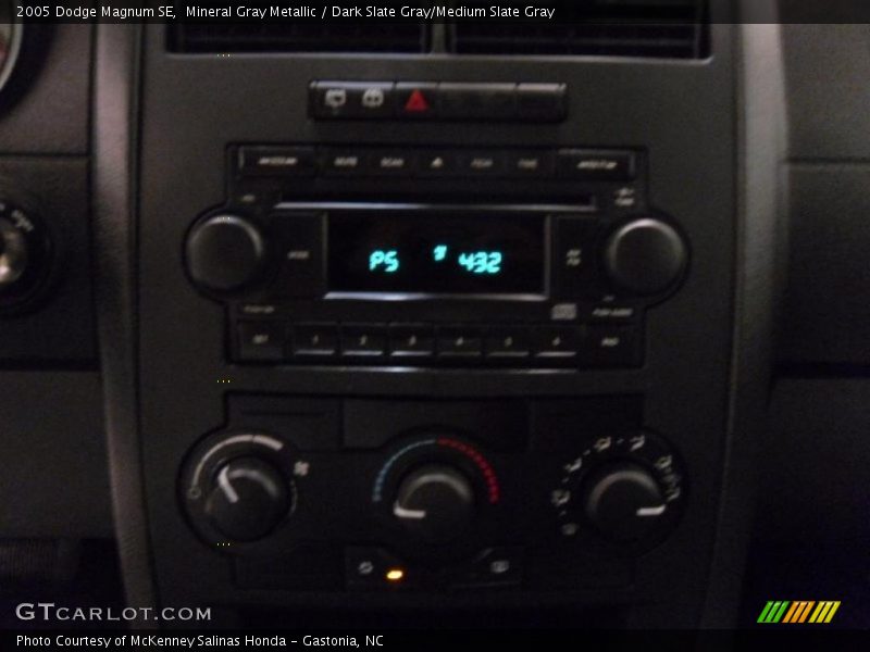 Mineral Gray Metallic / Dark Slate Gray/Medium Slate Gray 2005 Dodge Magnum SE