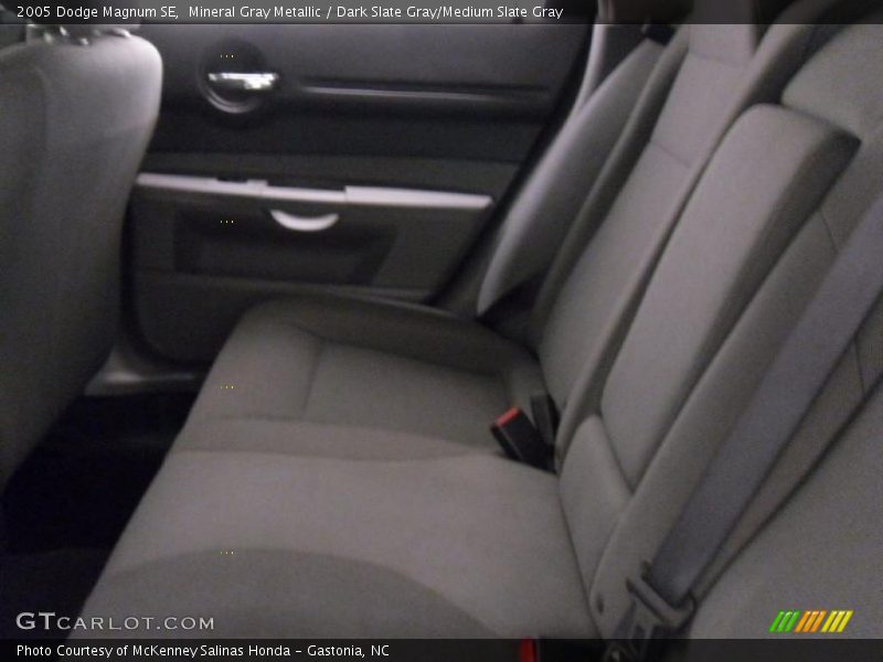 Mineral Gray Metallic / Dark Slate Gray/Medium Slate Gray 2005 Dodge Magnum SE