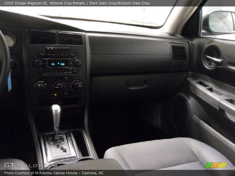 Mineral Gray Metallic / Dark Slate Gray/Medium Slate Gray 2005 Dodge Magnum SE