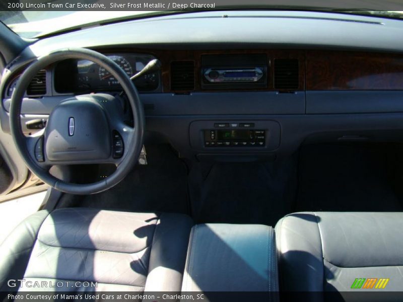 Silver Frost Metallic / Deep Charcoal 2000 Lincoln Town Car Executive
