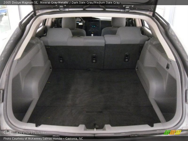 Mineral Gray Metallic / Dark Slate Gray/Medium Slate Gray 2005 Dodge Magnum SE