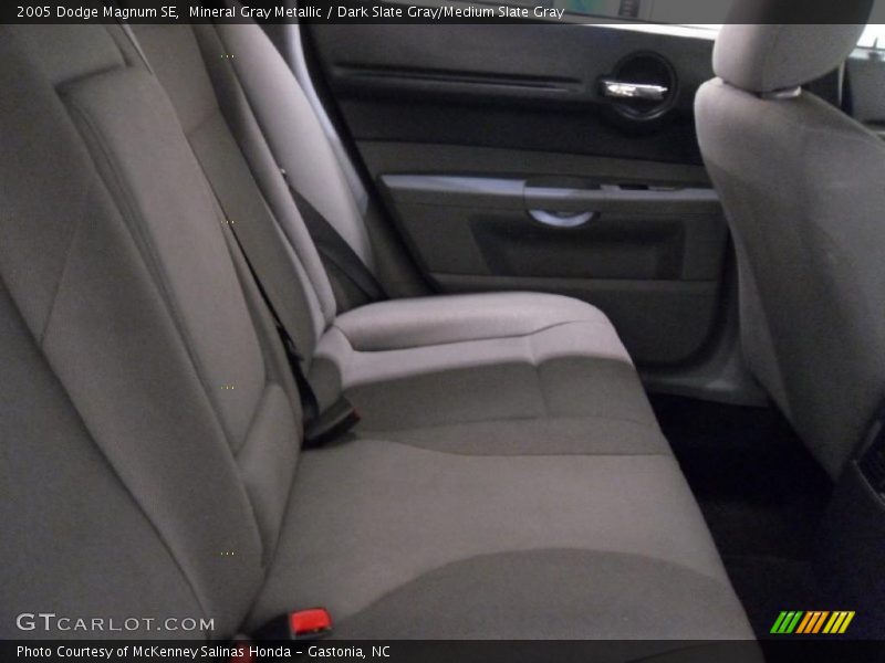 Mineral Gray Metallic / Dark Slate Gray/Medium Slate Gray 2005 Dodge Magnum SE