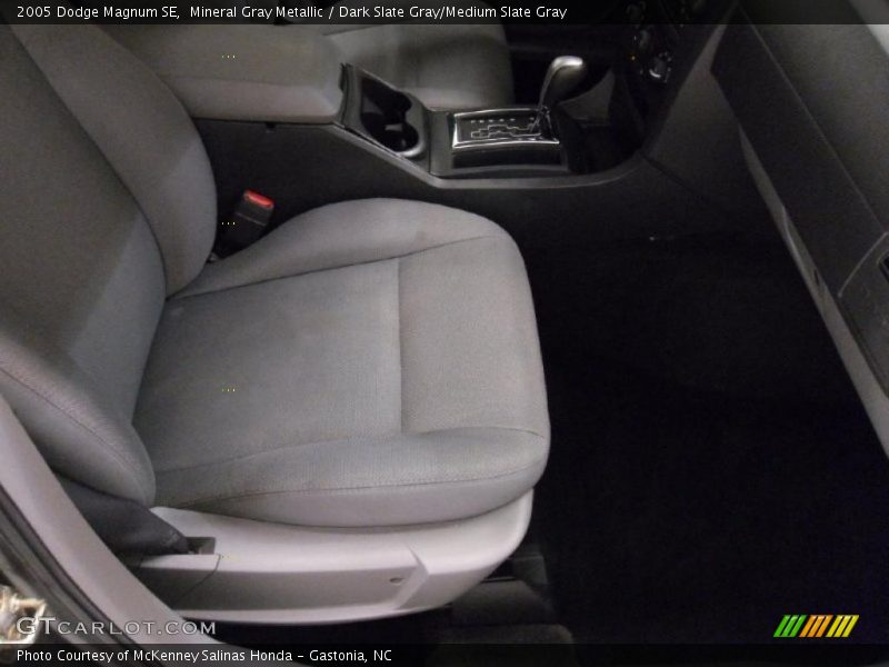 Mineral Gray Metallic / Dark Slate Gray/Medium Slate Gray 2005 Dodge Magnum SE