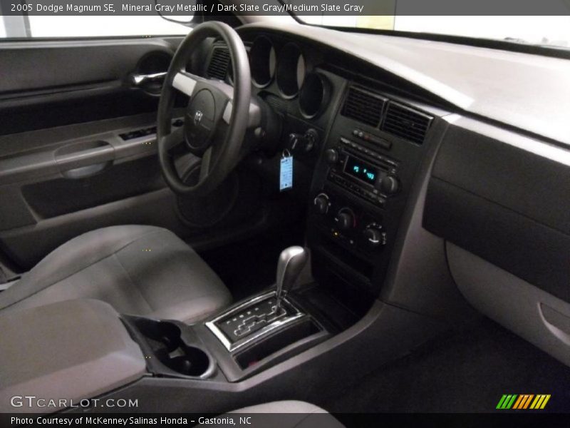 Mineral Gray Metallic / Dark Slate Gray/Medium Slate Gray 2005 Dodge Magnum SE