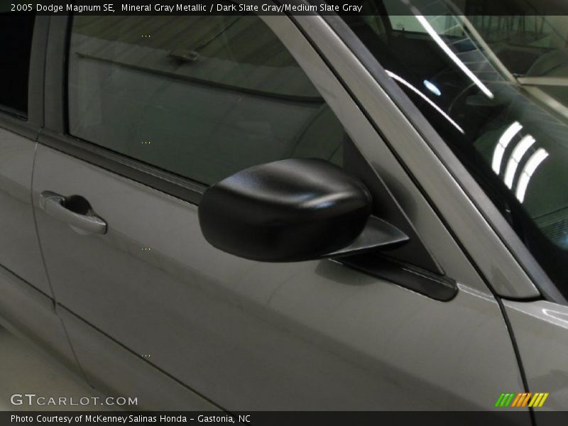 Mineral Gray Metallic / Dark Slate Gray/Medium Slate Gray 2005 Dodge Magnum SE
