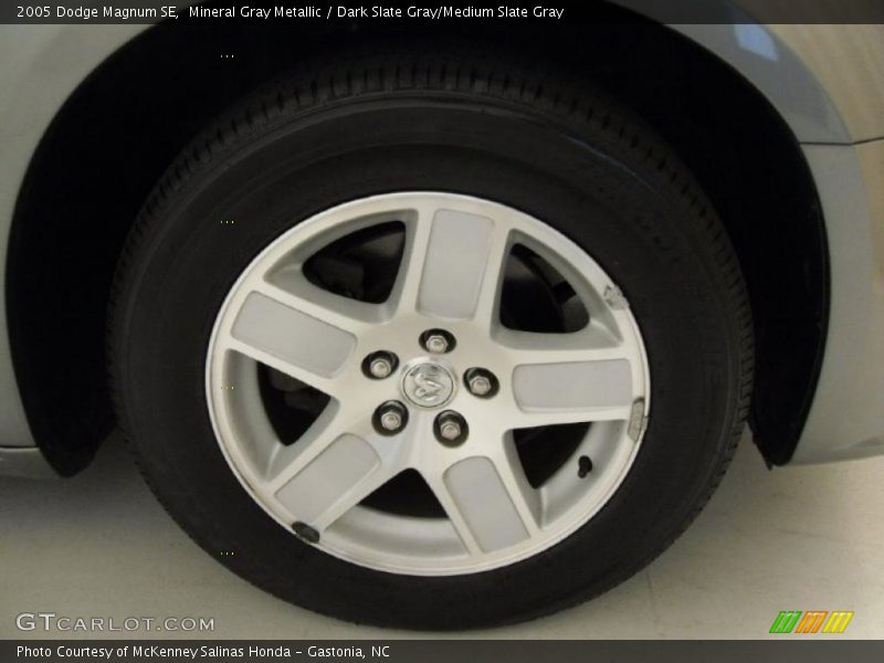 Mineral Gray Metallic / Dark Slate Gray/Medium Slate Gray 2005 Dodge Magnum SE
