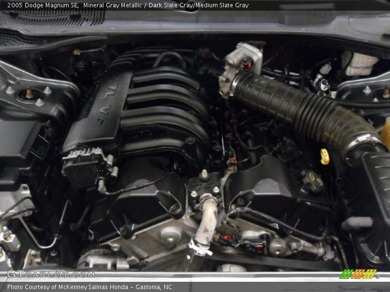 Mineral Gray Metallic / Dark Slate Gray/Medium Slate Gray 2005 Dodge Magnum SE
