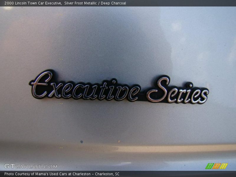 Silver Frost Metallic / Deep Charcoal 2000 Lincoln Town Car Executive