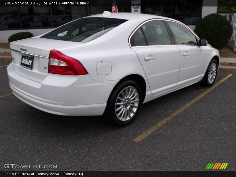 Ice White / Anthracite Black 2007 Volvo S80 3.2