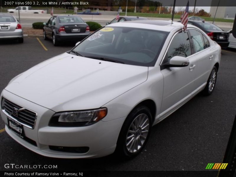 Ice White / Anthracite Black 2007 Volvo S80 3.2